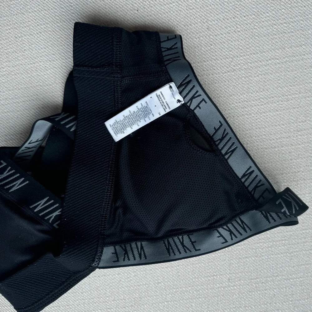 Nike sports bra size small - Picture 3 of 5
